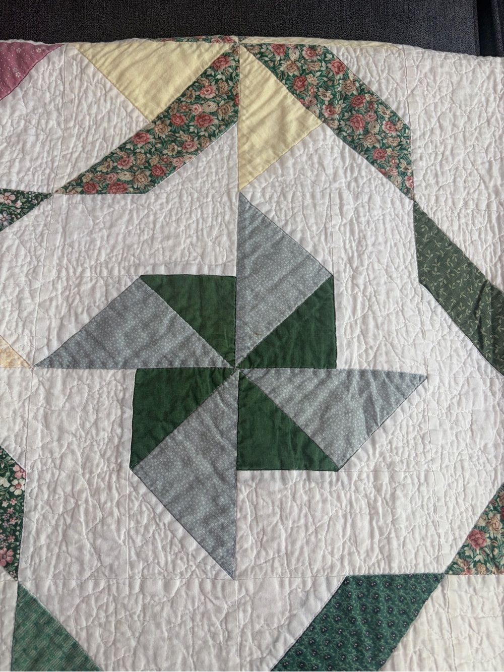 Handmade Floral & Green Patchwork Quilt - Green/White - Picture 2 of 4